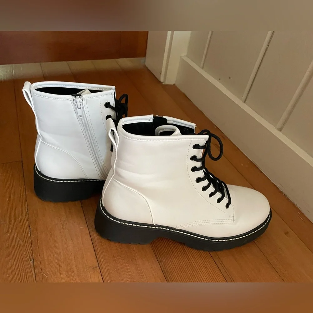 Madden Girl Mzoey Women’s White Combat Boots, Size 10 - Picture 2 of 6